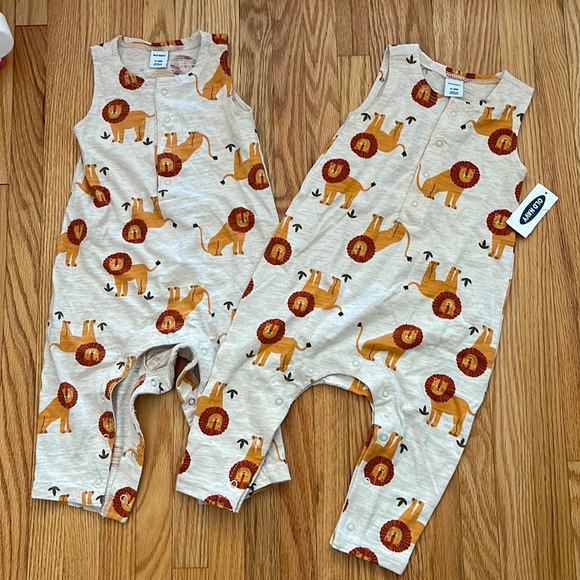 Old Navy Other - Old Navy Lion One Piece Shortalls Rompers Twins bundle